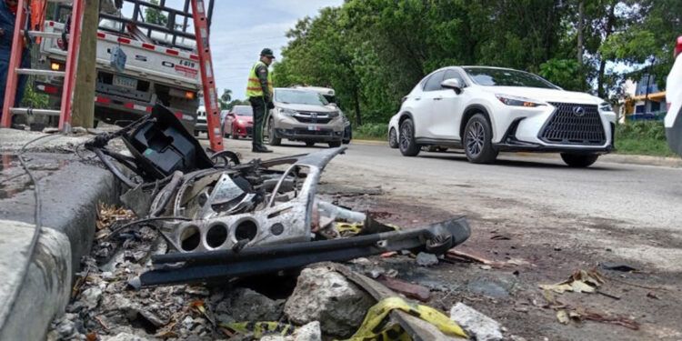 Mueren cuatro adolescentes en accidente de camioneta en Santiago