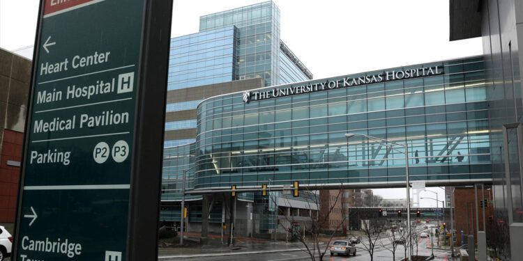 Mujer demanda hospital en Kansas por negarle aborto que puso en riesgo su vida
