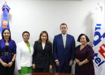 Mujeres lideran educación superior pero son minoría en tecnología