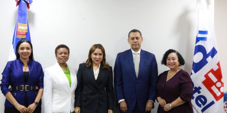 Mujeres lideran educación superior pero son minoría en tecnología