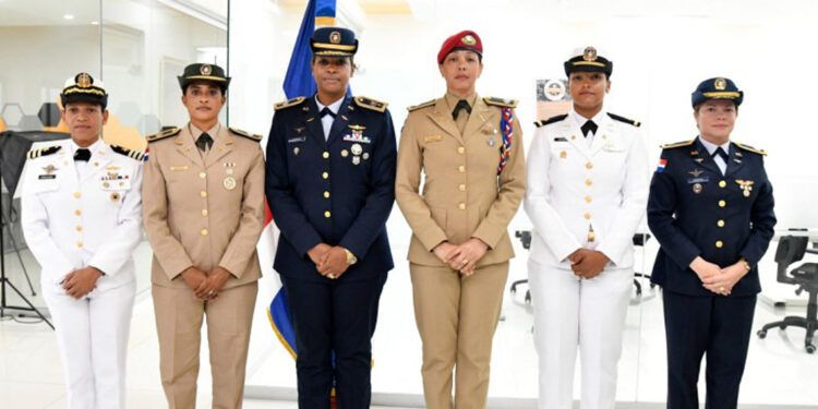 Mujeres militares dominicanas lideran en la defensa del país