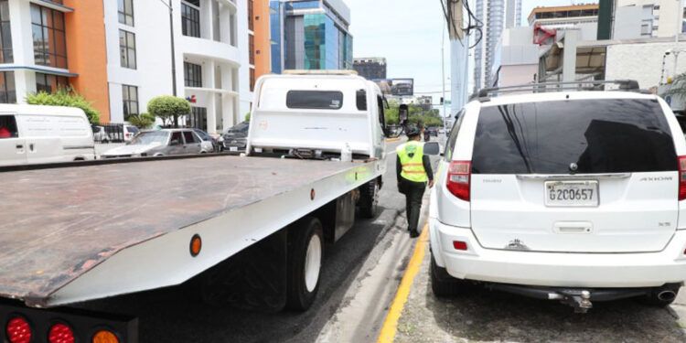 Multa de RD$5,000 por mal estacionar inicia el 4 de agosto