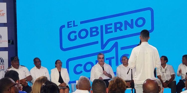 Munícipes de Pedro Brand exponen problemas a Abinader