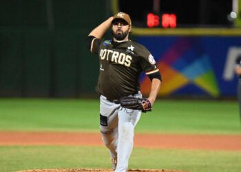 Nabil Crismatt lidera blanqueada de Gigantes ante el Licey