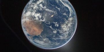 NASA publica fotos de la Tierra desde Artemis II