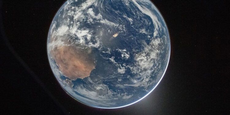 NASA publica fotos de la Tierra desde Artemis II