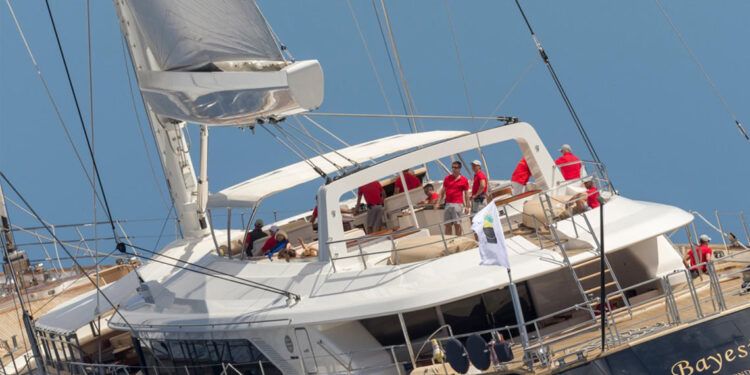 Naufragio de lujoso yate en Italia resalta el peligro de las trombas marinas