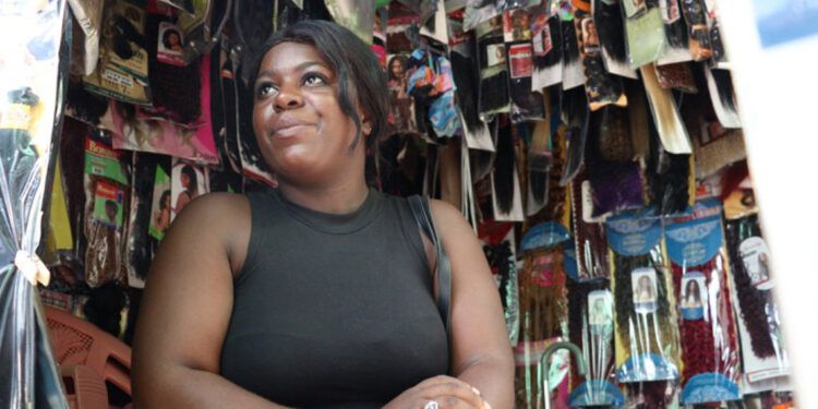 Negocios haitianos siguen operando pese a operativos migratorios