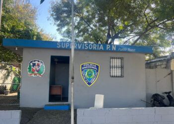 Niñas detenidas en Santiago comparten celda con adultas.