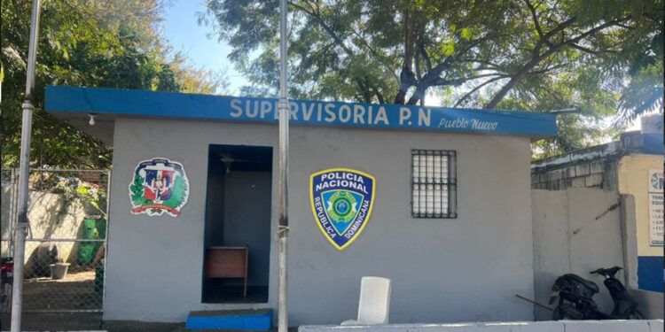 Niñas detenidas en Santiago comparten celda con adultas.
