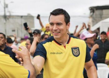 Noboa denuncia traición por parte de su vicepresidenta Abad