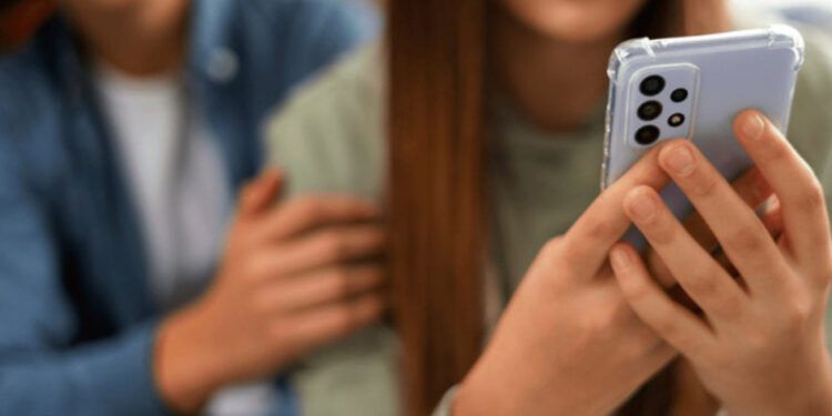 Nomofobia en alza: latinoamericanos dependen más del celular