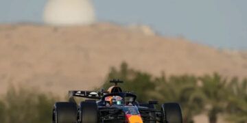 Norris lidera pruebas de Bahréin y Verstappen acecha