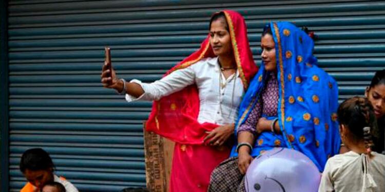 Nueva ley en India preocupa a youtubers por la libertad de expresión