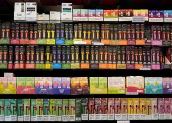 Nueva York demanda a distribuidores de vapeo por venta ilegal