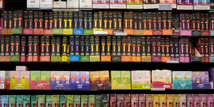 Nueva York demanda a distribuidores de vapeo por venta ilegal