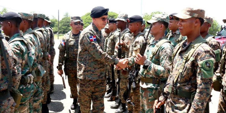 Nuevo comandante del Ejército supervisa la frontera con Haití