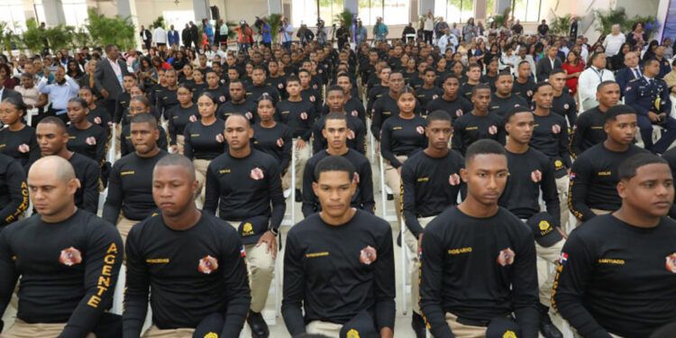 Nuevos agentes migratorios se entrenan para interdicción