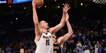 Nuggets vencen a Thunder y Lakers caen sin LeBron James