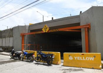 Obras Públicas repara puente del km 14 en la Duarte