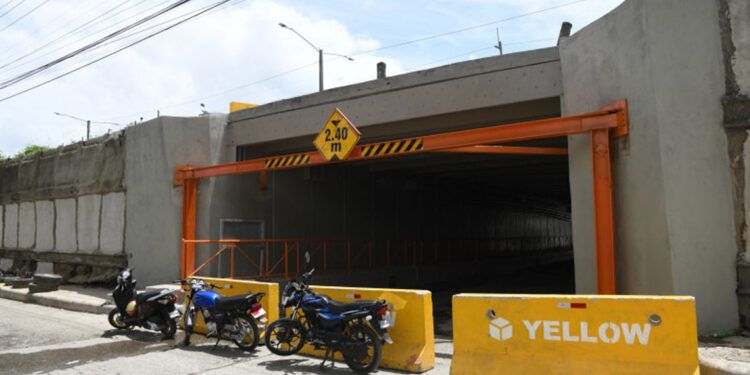 Obras Públicas repara puente del km 14 en la Duarte