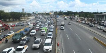 Obras Públicas y retrasos en kilómetro 9 generan quejas entre transeúntes