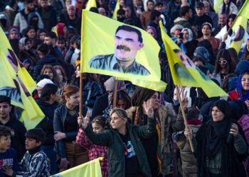 Öcalan llama a disolver el PKK y a deponer las armas