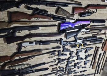 Ocupan 33 armas y arrestan a un hombre en armería clandestina de San Cristóbal