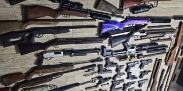 Ocupan 33 armas y arrestan a un hombre en armería clandestina de San Cristóbal