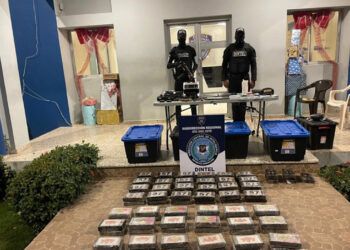 Ocupan cocaína, armas y dinero en operativo en Santo Domingo Este
