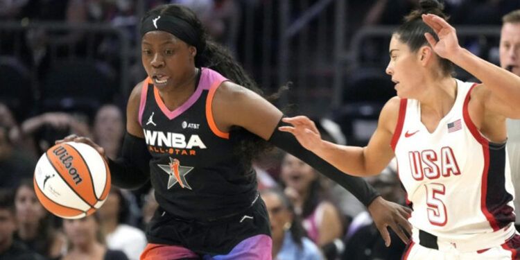 Ogunbowale sigue consejo del entrenador y gana MVP del Juego de Estrellas