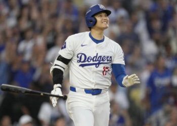 Ohtani pega HR en su debut en playoffs y Dodgers vencen 7-5 a Padres
