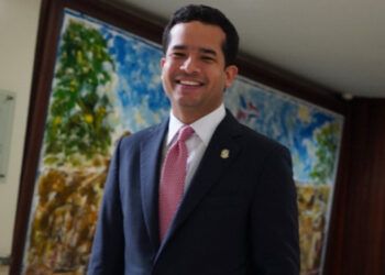 Omar Fernández rechaza candidatura presidencial y se enfoca en su rol legislativo