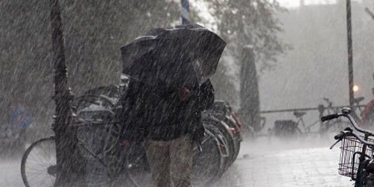 Onda tropical provocará lluvias este sábado en el país