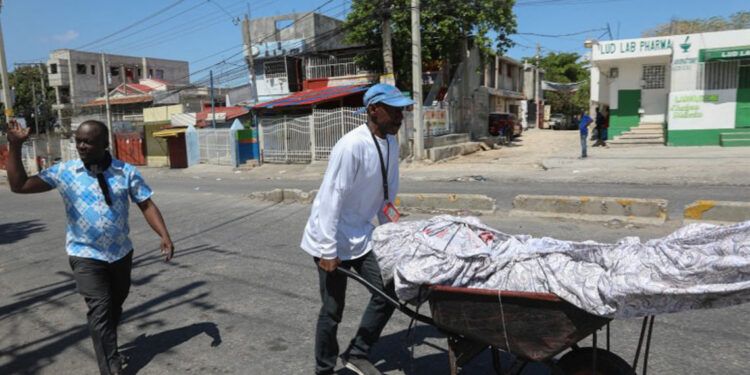 ONU presenta plan de apoyo contra pandillas en Haití