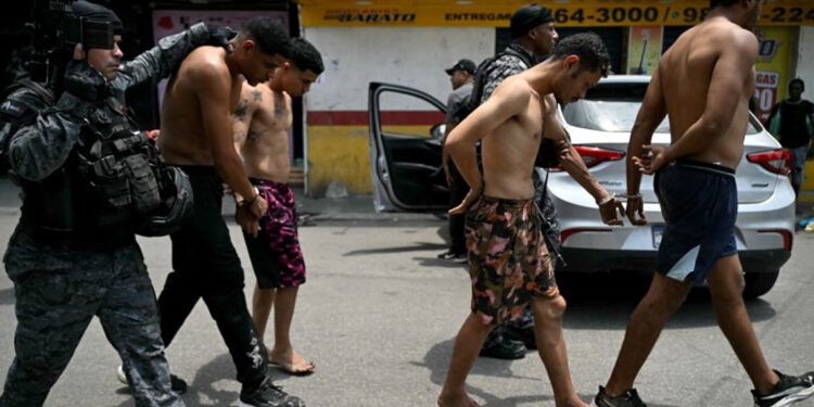 Operativo policial en Río de Janeiro deja 64 muertos y genera críticas internacionales