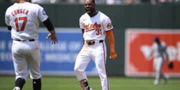 Orioles superan a Yankees 6-5 y lideran su división