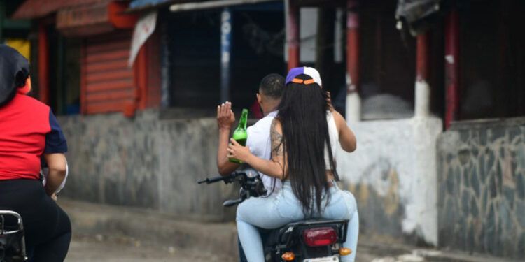 Ortopedas y Dominicana Saludable apoyan control en venta de alcohol