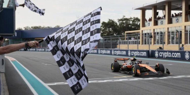 Oscar Piastri gana en Miami y lidera la F1 con cuatro triunfos