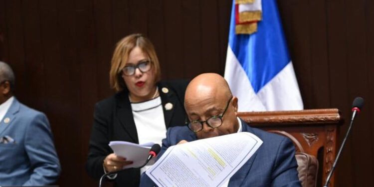 Pacheco pide fiscalización constante a funcionarios y préstamos