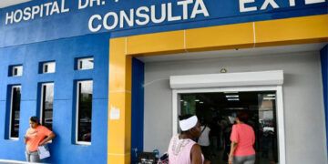 Pacientes inconformes por paro médico en hospitales de la capital