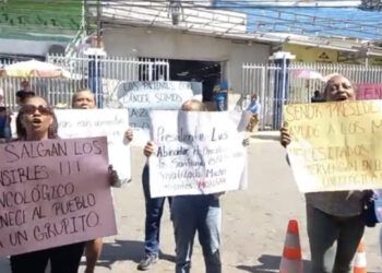 Pacientes protestan contra posible privatización del Oncológico del Cibao