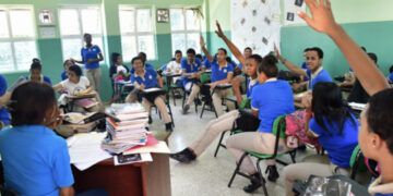 Padres prefieren tanda extendida, pero escasean cupos en escuelas públicas