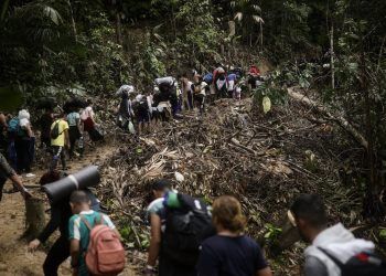 Panamá cierra tres pasos fronterizos para controlar migración en Darién