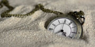 Pareja estafa 4 millones con falsa "máquina del tiempo" en la India