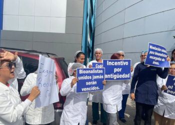 Paro de psicólogos y enfermeras en hospital Cabral y Báez por incumplimiento salarial