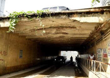 Paso a desnivel en km 14 de autopista Duarte en peligro de colapso.