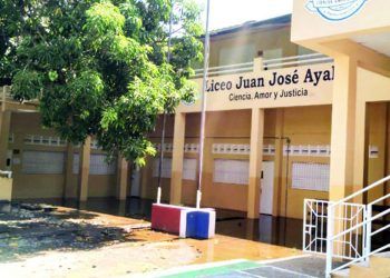 Persisten inundaciones en escuela de La Vega tras lluvias intensas