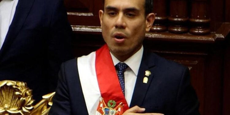 Perú amenaza entrar a embajada mexicana para detener a asilada