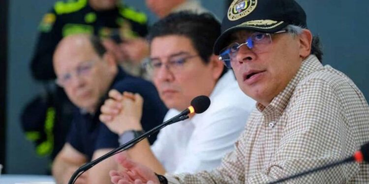 Petro afirma que escapó de un intento de asesinato